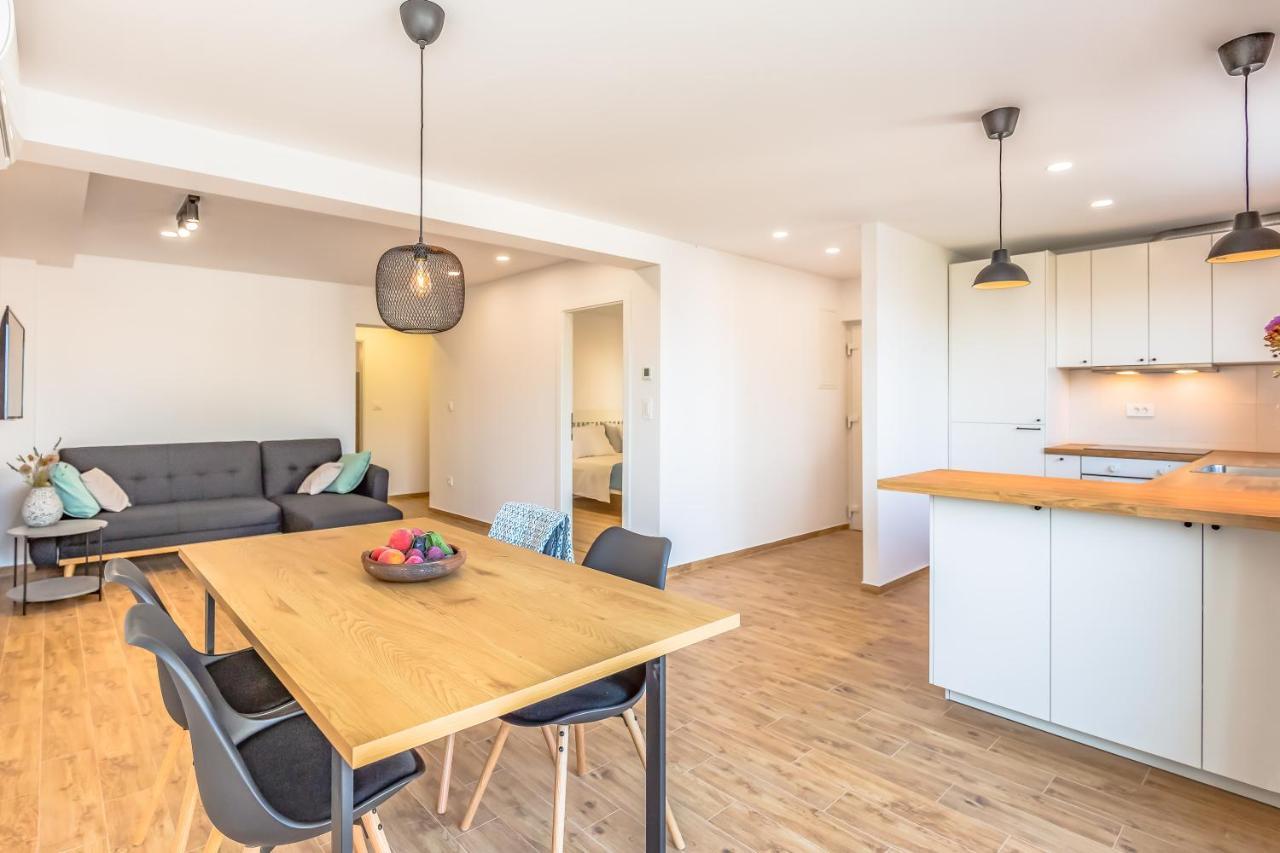 Adris Apartments Omiš Екстериор снимка