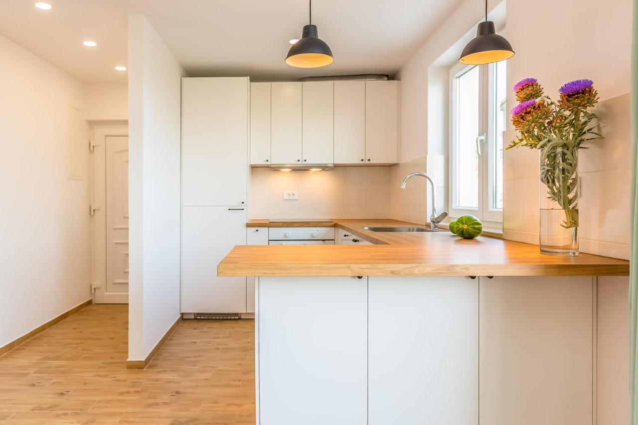 Adris Apartments Omiš Екстериор снимка