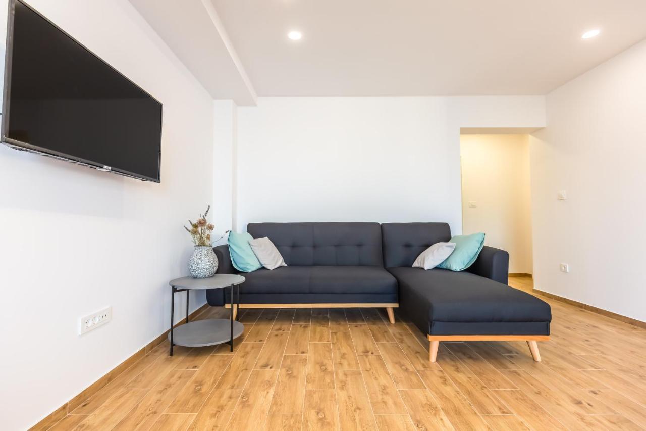 Adris Apartments Omiš Екстериор снимка