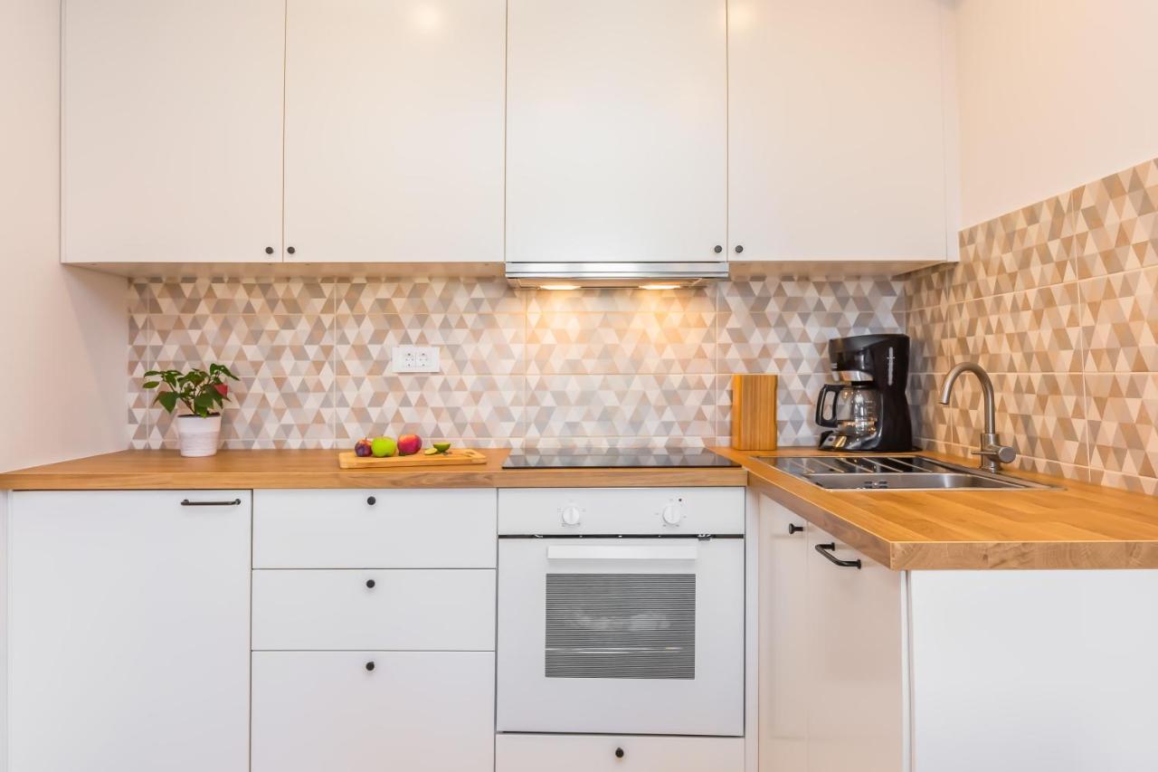 Adris Apartments Omiš Екстериор снимка