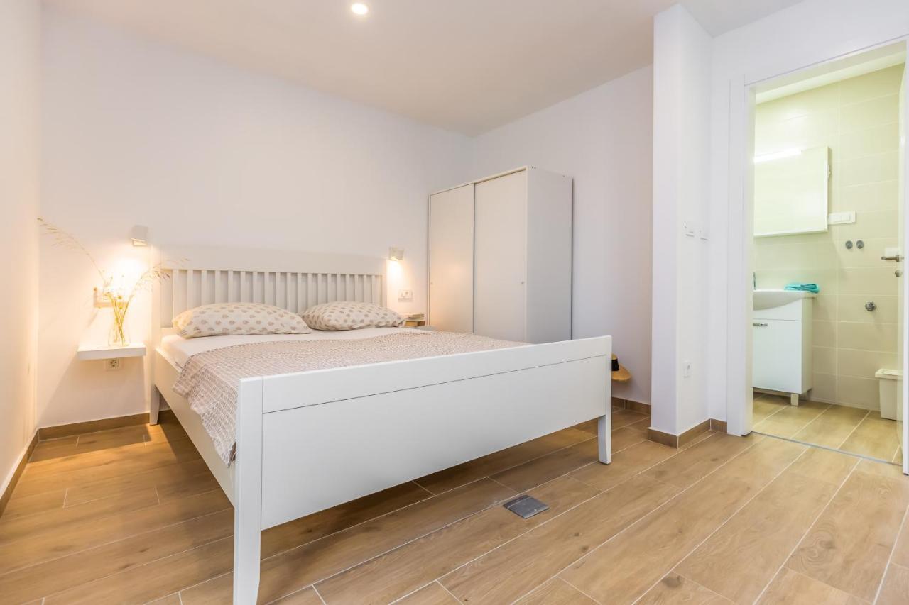 Adris Apartments Omiš Екстериор снимка