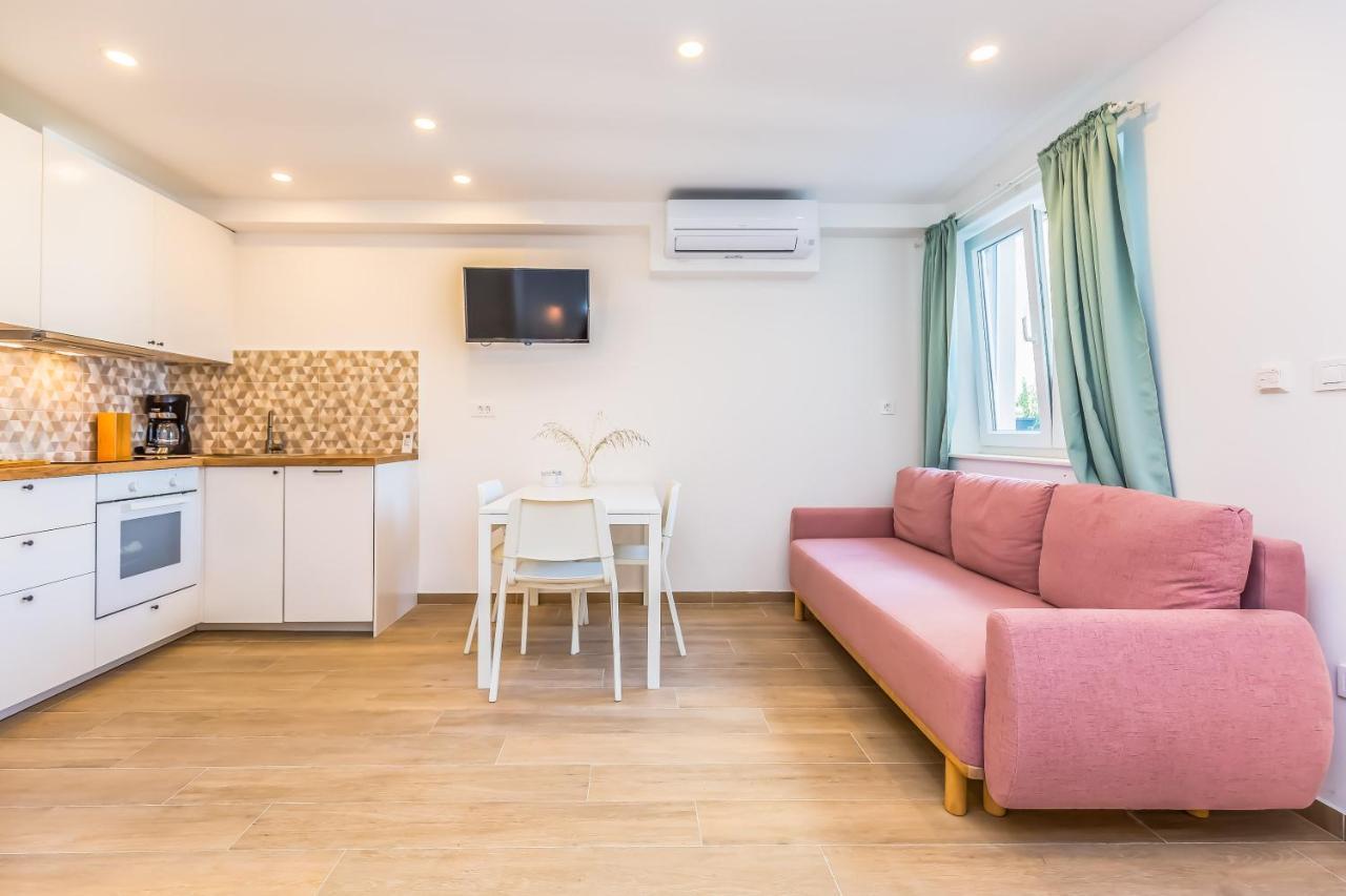 Adris Apartments Omiš Екстериор снимка