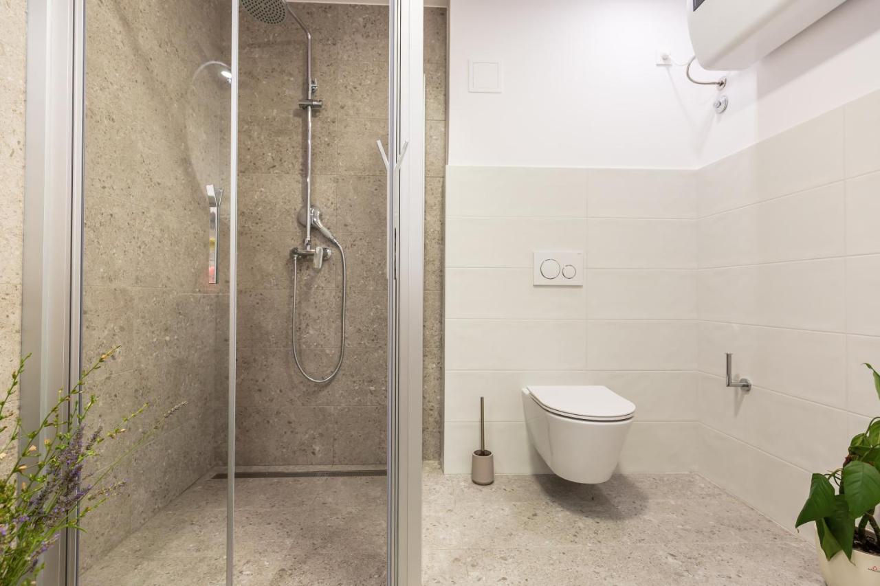 Adris Apartments Omiš Екстериор снимка