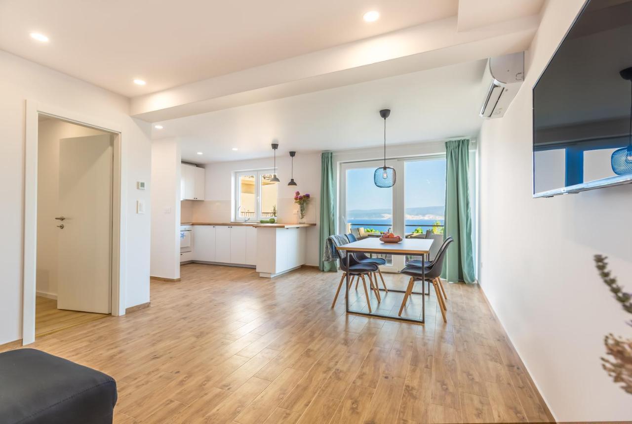 Adris Apartments Omiš Екстериор снимка