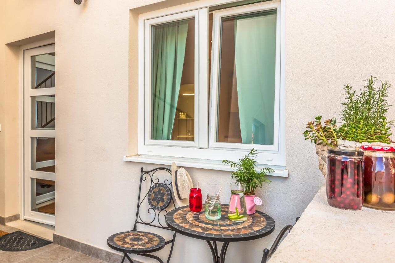 Adris Apartments Omiš Екстериор снимка