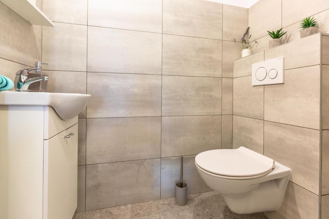 Adris Apartments Omiš Екстериор снимка