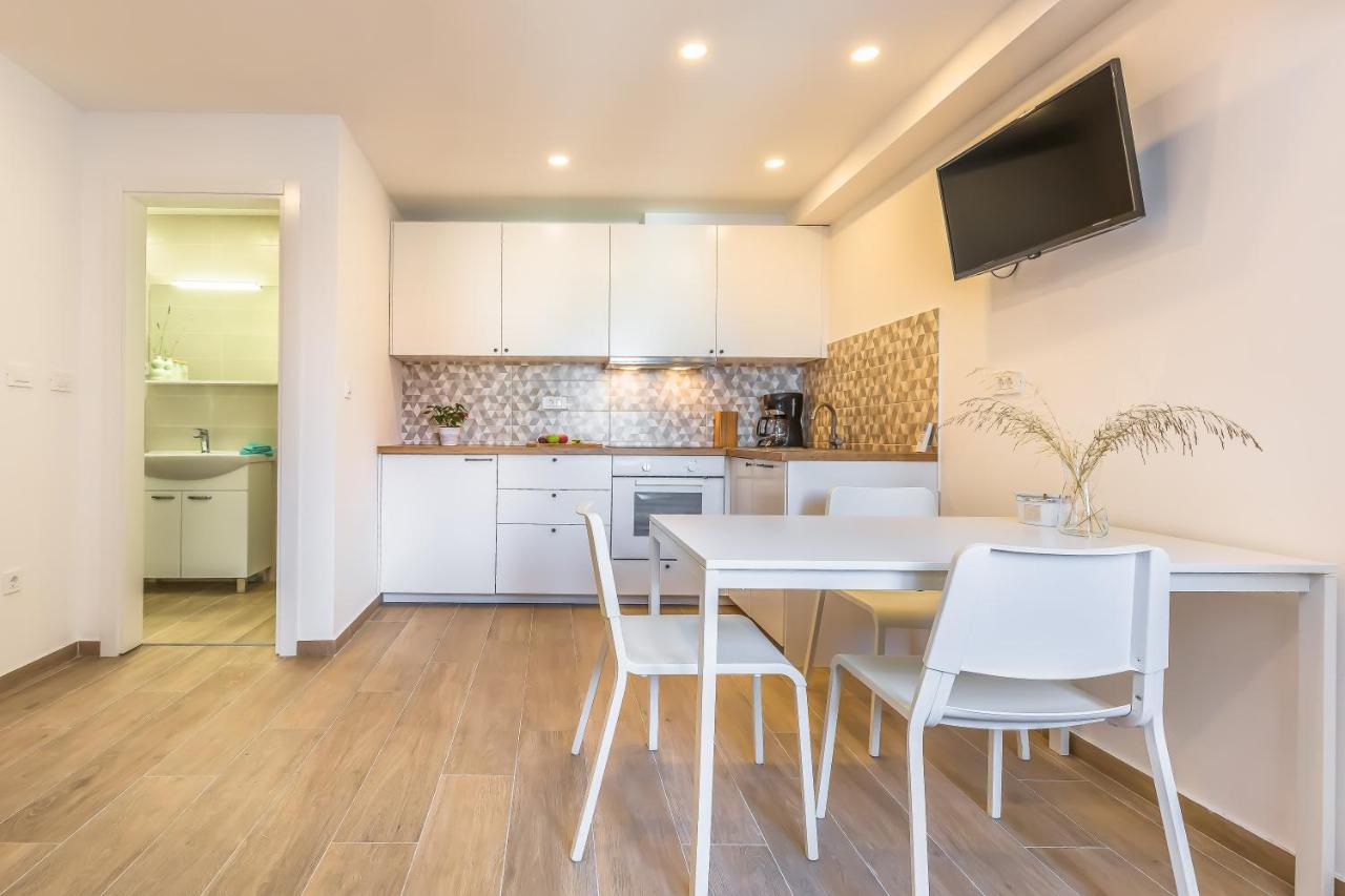 Adris Apartments Omiš Екстериор снимка